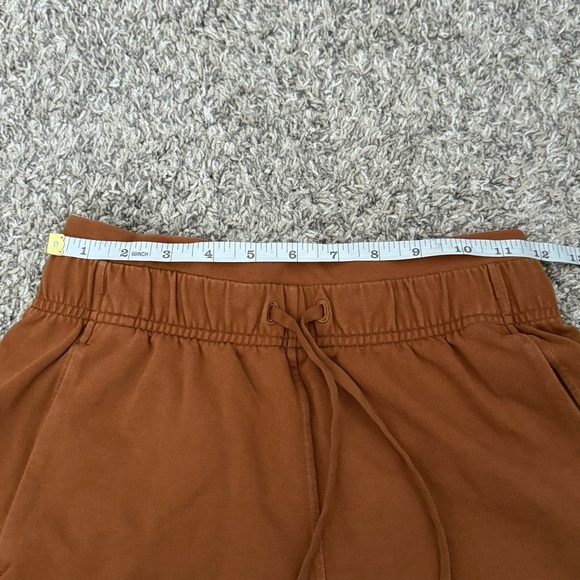 Lululemon inner glow high rise short in brown size 2 - Picture 5 of 6